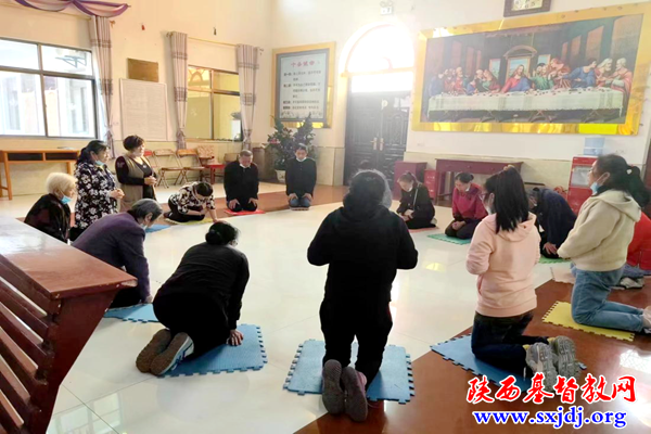 百花齐放歌盛世，信徒爱国尽本分——宝鸡市凤翔区基督教三自爱国运动委员会开展爱国主义教育活动(图3)