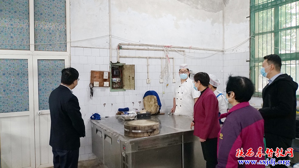 切实筑牢校园安全防线 迎接党的二十大胜利召开——陕西圣经学校组织校园安全全面检查(图5)